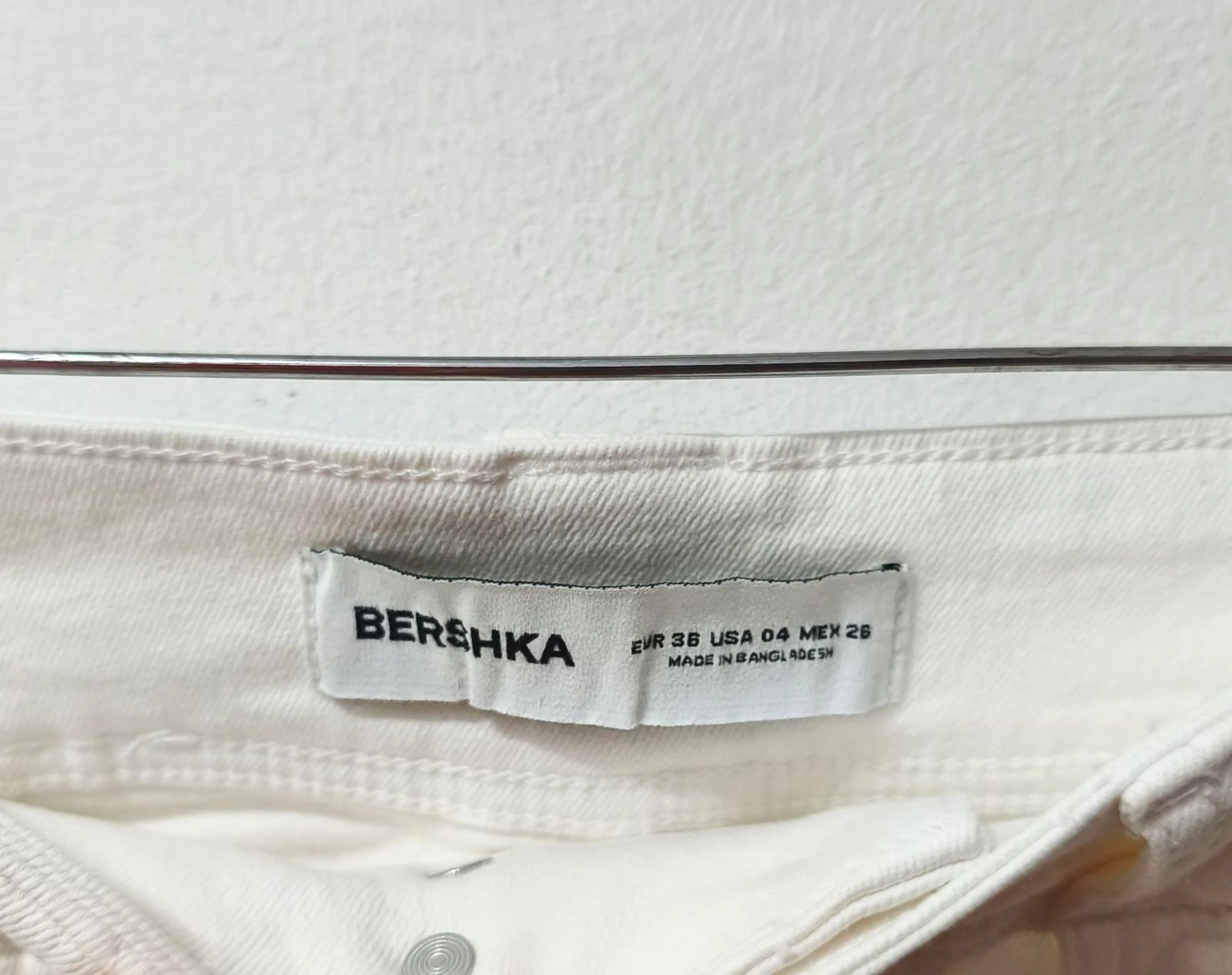White Bershka women's denim skirt Size 36 – photo 4